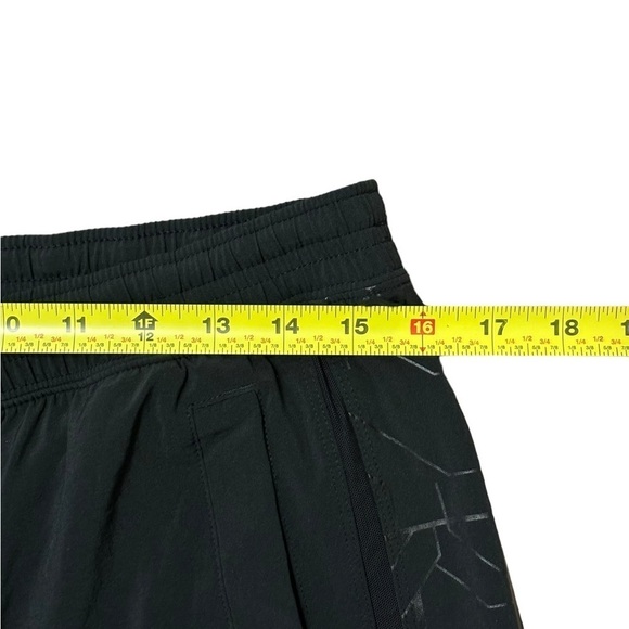 Lululemon mens shorts size Medium - Picture 4 of 7